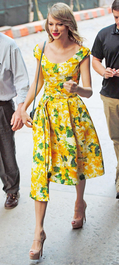 Taylor Swift Goes For A Summer Stroll In A Perfect Flirty Frock
